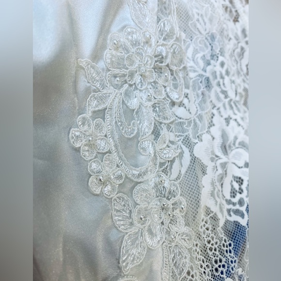 Pearl white “Bridal” 💍 Robe with beautiful detailing S/M - Picture 9 of 14